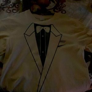 Off white Nike T-shirt in mid to good condition only wore a few times